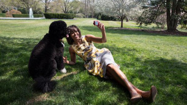 Michelle Obama dan anjing peliharaannya.