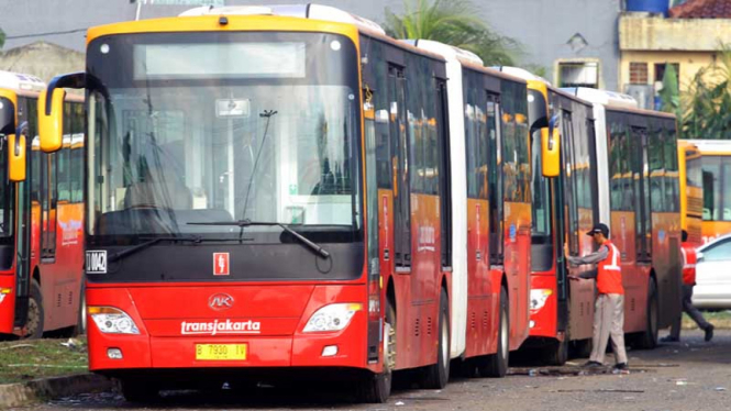 Bus Baru Transjakarta Bermasalah