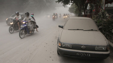 Hujan Abu Vulkanik Gunung Kelud