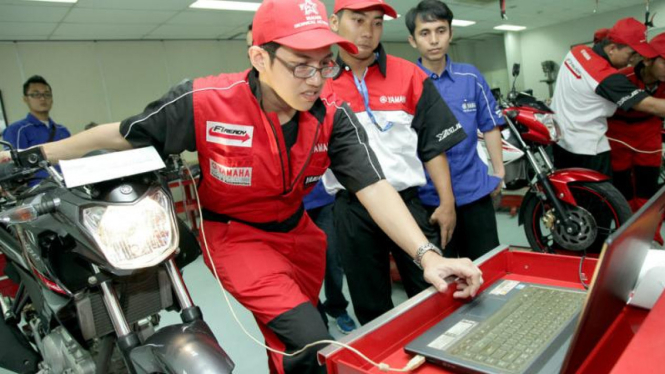Servis motor injeksi Yamaha
