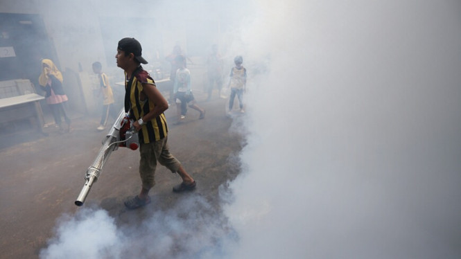 Fogging Pasca Banjir di Jakarta