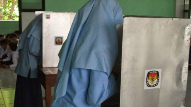 Bilik suara di TPS.