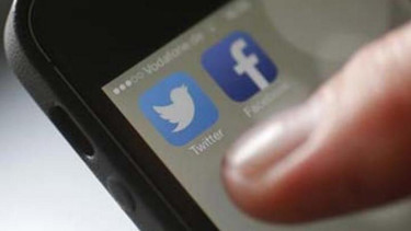Media sosial Twitter dan Facebook