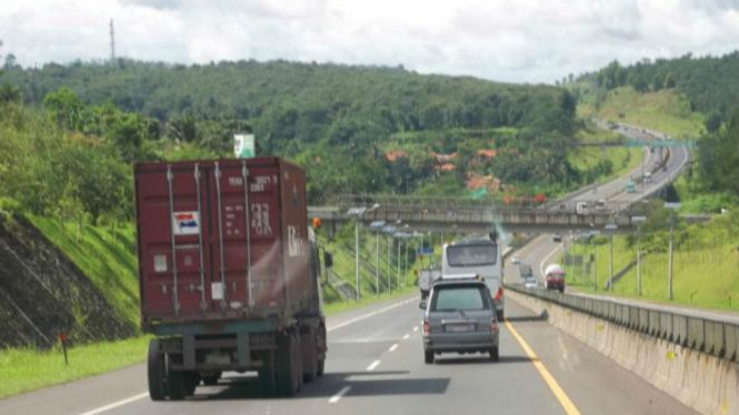 Ilustrasi jalan tol Cipularang.