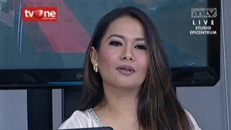 Dea Mirella Resmi Bercerai