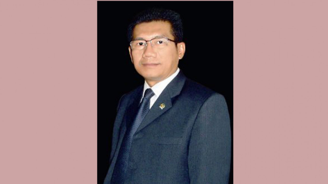 Agun Gunandjar Sudarsa / http://www.kangagun.com/biodata-agun-gunandjar-sudarsa