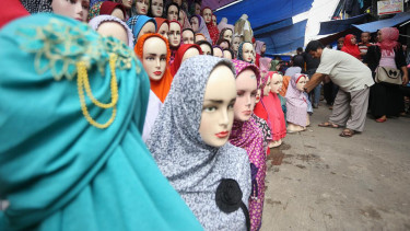 Kontroversi jilbab bersertifikasi halal