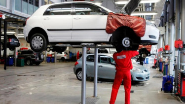 Pelayanan servis Toyota.