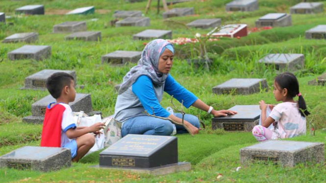 Ziarah Kubur Jelang Ramadan