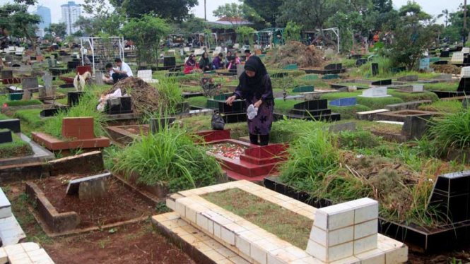 Ziarah Kubur Jelang Ramadan