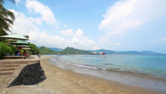 Pesona Pantai Labuhan Amuk yang Menyenangkan