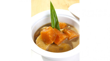 Kolak pisang ubi.