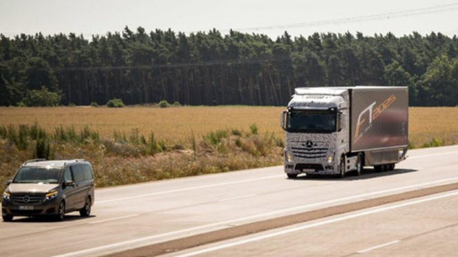 Truk pintar Daimler.