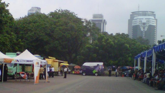 Belasan Mobil Layanan Gerak Bank Siap Layani Tukar Uang Receh di Monas