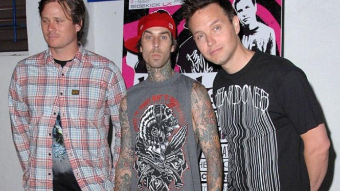 Tom DeLonge (kiri), mantan personel band Blink-182.