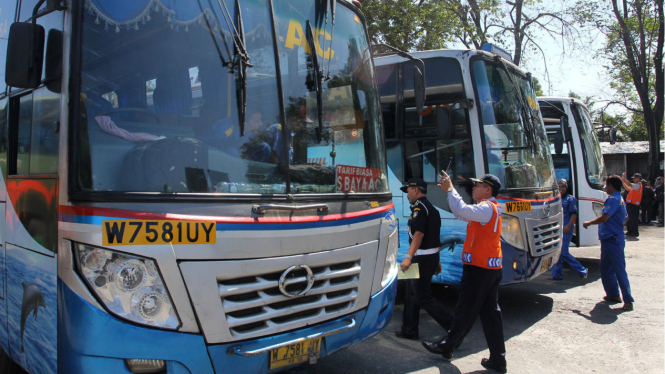 Bus angkuran Lebaran 2014