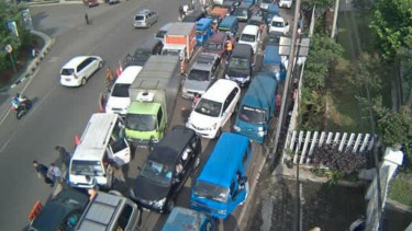 Kepadatan lalu lintas di kawasan Gadog menuju Puncak, Bogor.