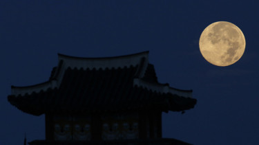 pesona supermoon di seluruh dunia