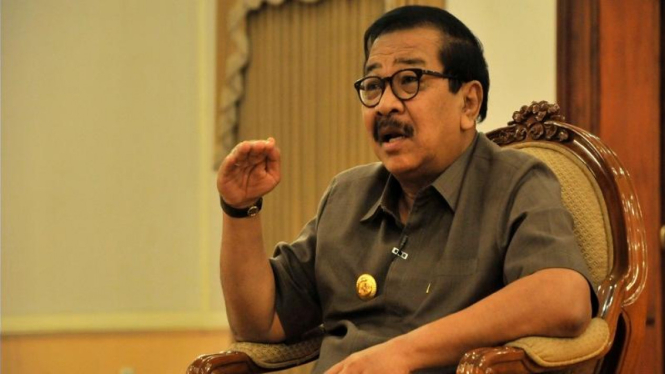Gubernur Jawa Timur, Soekarwo.