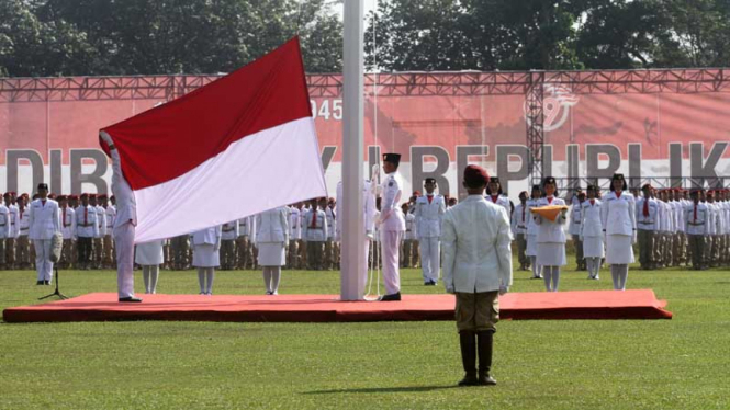 Prabowo-Hatta Upacara HUT RI Ke-69 di Cibinong
