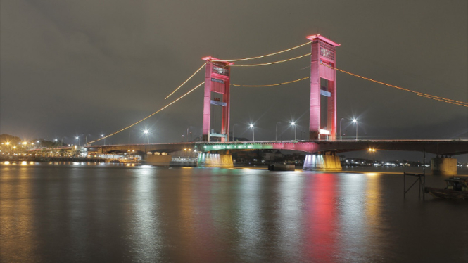 Jembatan Ampera, Palembang.