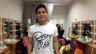 Billy Syahputra Beri Wanita Ini Cincin Berlian