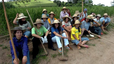 Para wanita di Noiva do Corderio, Brasil