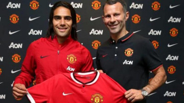 Radamel Falcao bersama Ryan Giggs