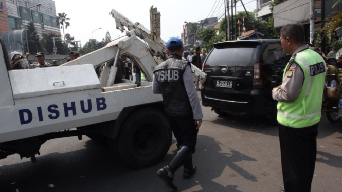 Pemerintah DKI Tertibkan Parkir Liar di Kawasan Jatinegara