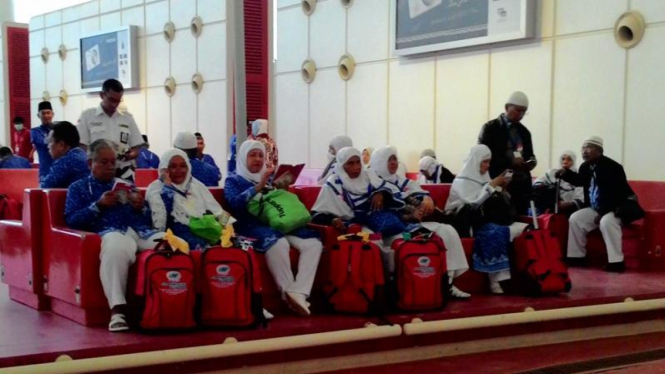 Jemaah Haji Khusus ramaikan Bandara Jeddah.