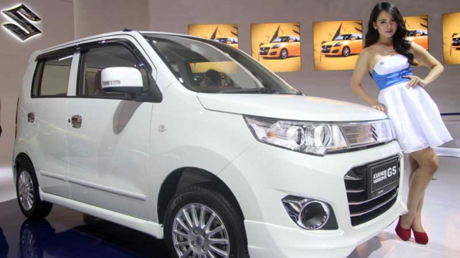 Parade Mobil Baru di IIMS 2014