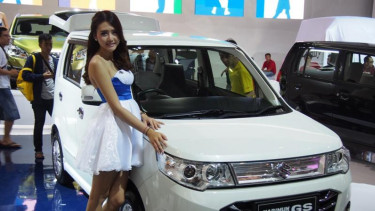 Wanita Cantik di IIMS Suzuki