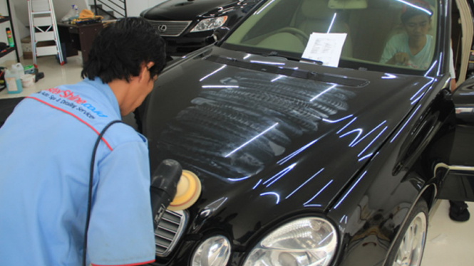 Pengerjaan detailing di Workshop MisterShine AutoSpa & Detailing Centre