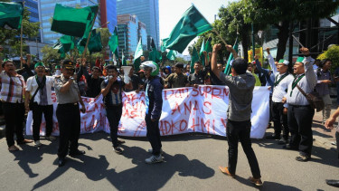 HMI saat demo di Pengadilan Tipikor.