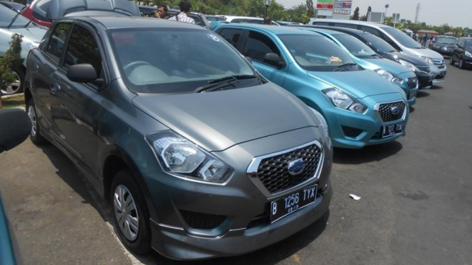 Datsun Hatchback saat sesi test drive. 