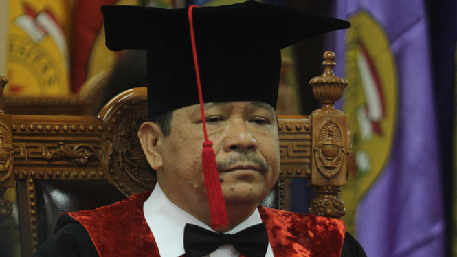 Otto Hasibuan saat meraih gelar profesor kehormatan