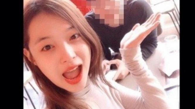 Foto seksi Sulli menjadi sorotan