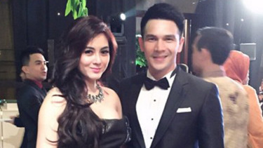 Jonathan Frizzy dan Dhena Devanka
