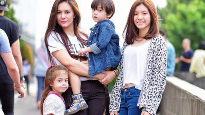 Wulan guritno dan Shaloom.