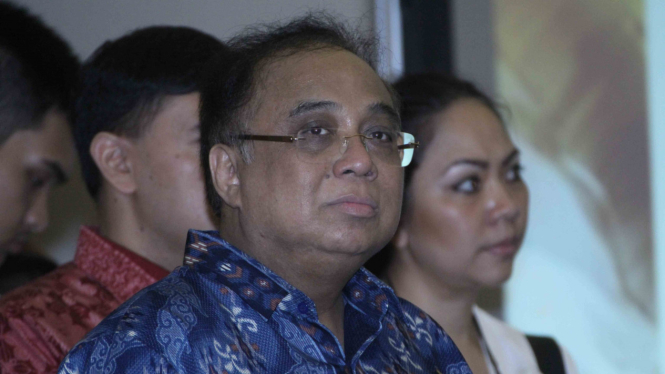 Mantan Menko Kemaritiman Indroyono Soesilo (batik biru)