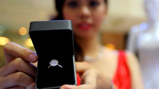 Berlian di acara Jewellery Fashion Festive
