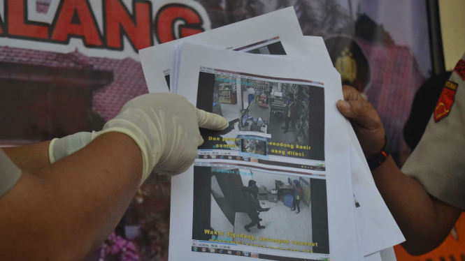 Rekamanan CCTV perampokan minimarket