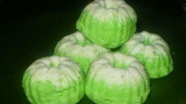 Kue putu ayu.