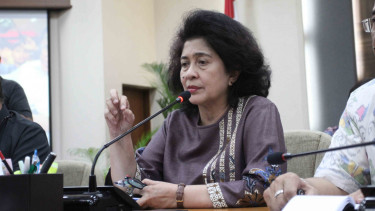 Menteri Kesehatan Nila F Moeloek