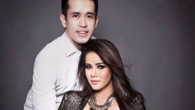 Olla Ramlan dan suami