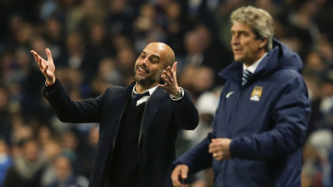 Pep Guardiola dan Manuel Pellegrini Saat Manchester City vs Bayern Munich
