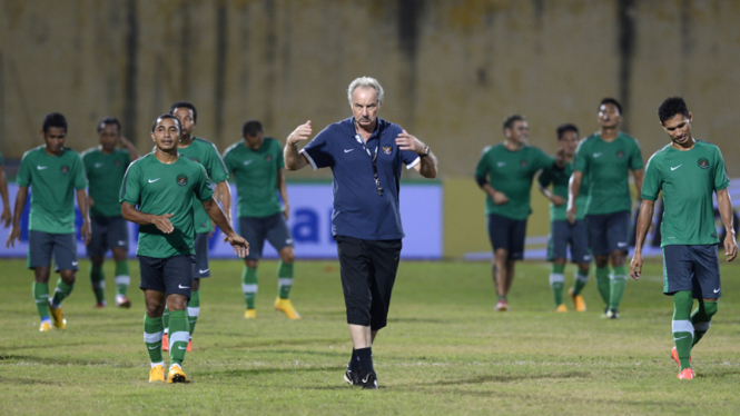 Timnas Indonesia saat berlatih di bawah arahan Alfred Riedl