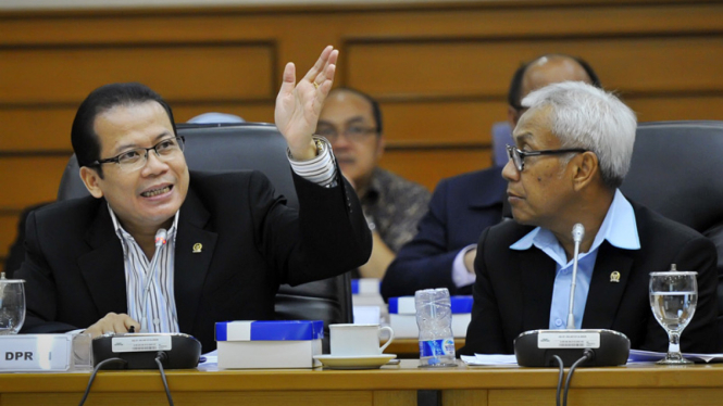 Wakil Ketua DPR Taufik Kurniawan dan Agus Hermanto (kanan)