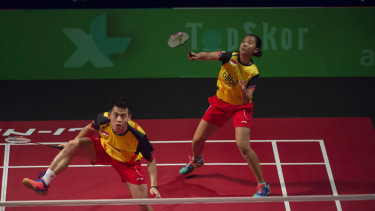 Ganda campuran Indonesia Riky Widianto (kiri) dan Richi Puspita Dili