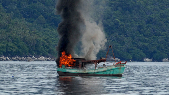 Tiga Kapal Vietnam Ditenggelamkan TNI AL